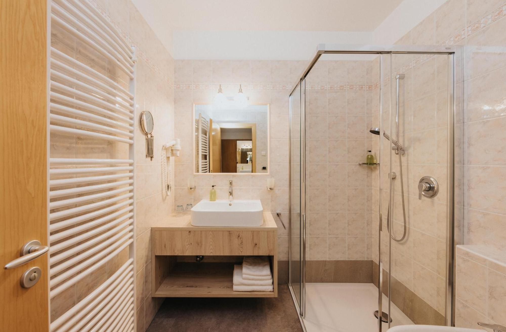 Hotel Bischofhof - Bistro Jasmin Chiusa Ngoại thất bức ảnh