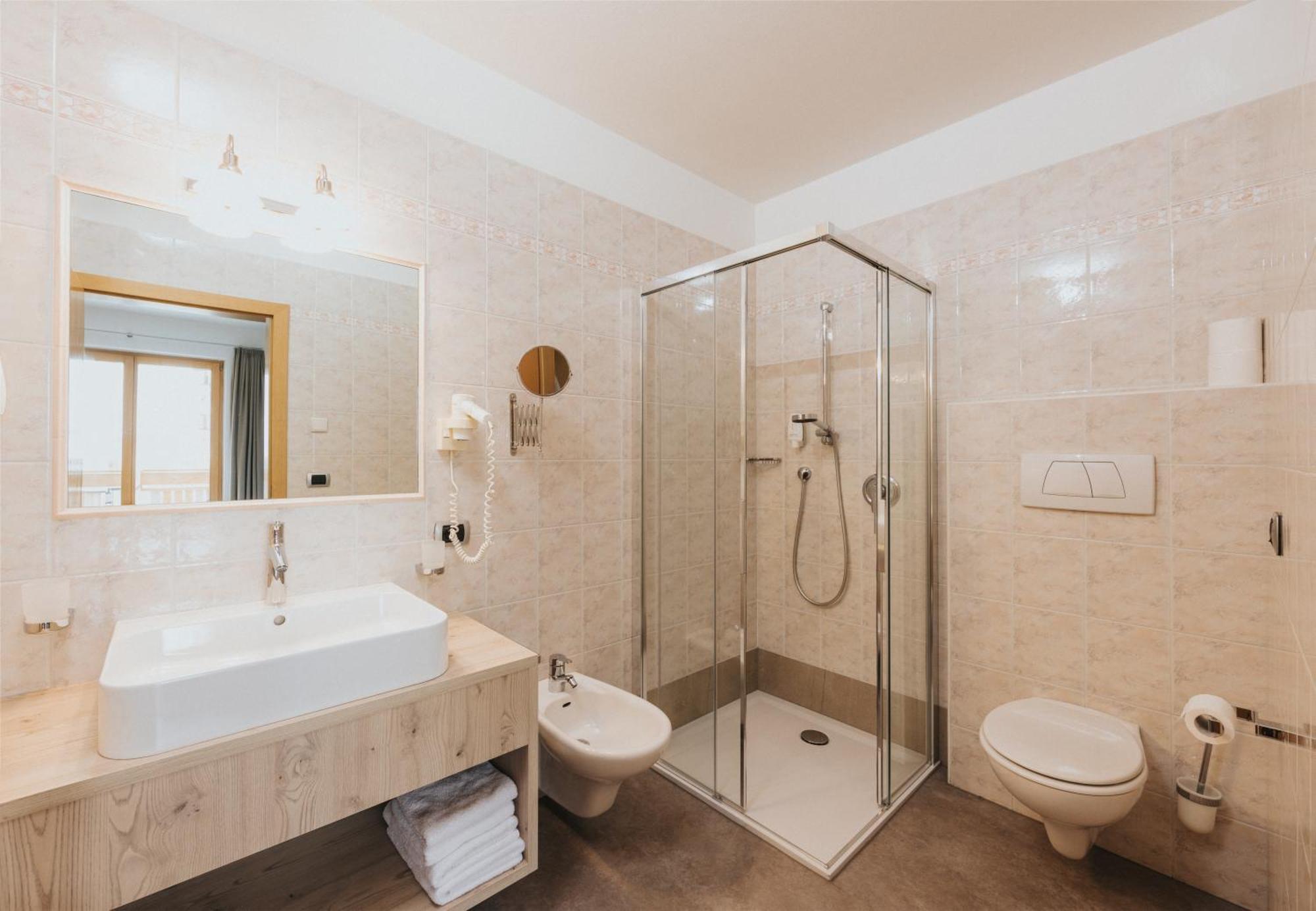 Hotel Bischofhof - Bistro Jasmin Chiusa Ngoại thất bức ảnh